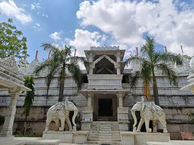 Kumbhariya Jain Tirth, Ambaji
