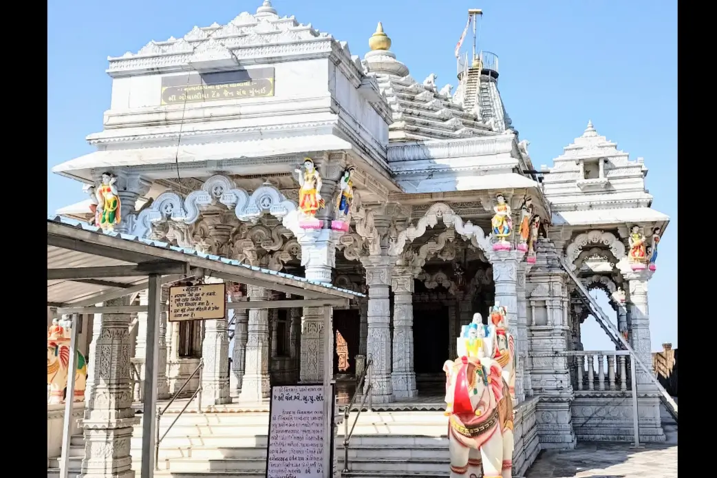 Gajabhishek Jain Tirth, Saputara