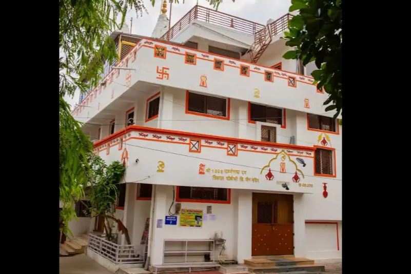 Shree 1008 Parshwanath Trikaal Chaubisi Jain Mandir, Awadhpuri